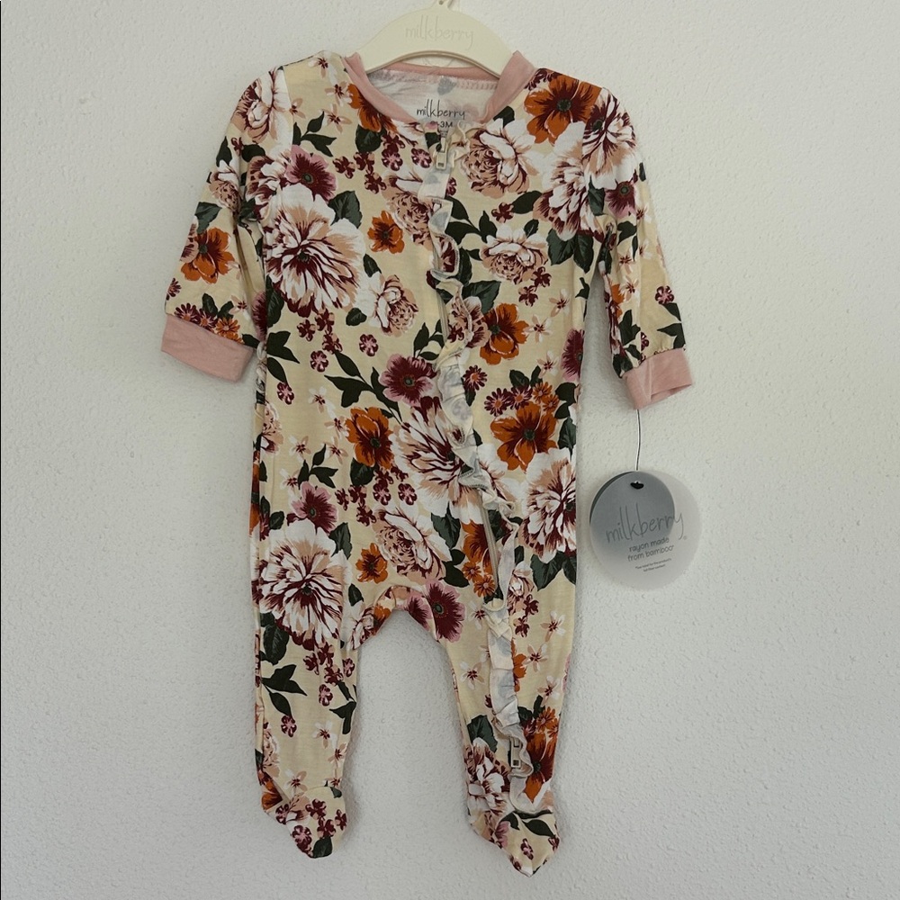 NWT Milkberry 0-3M floral ruffle footie pijama